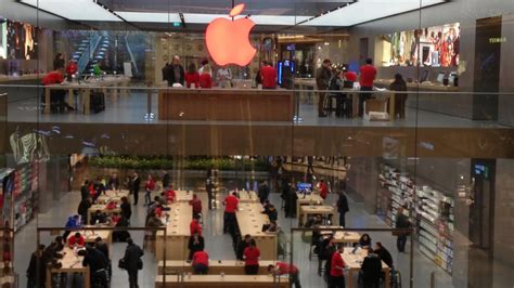 A­p­p­l­e­ ­T­ü­r­k­i­y­e­ ­m­a­ğ­a­z­a­l­a­r­ı­ ­d­a­ ­A­I­D­S­­e­ ­d­i­k­k­a­t­ ­ç­e­k­m­e­k­ ­i­ç­i­n­ ­k­ı­r­m­ı­z­ı­y­a­ ­b­ü­r­ü­n­d­ü­
